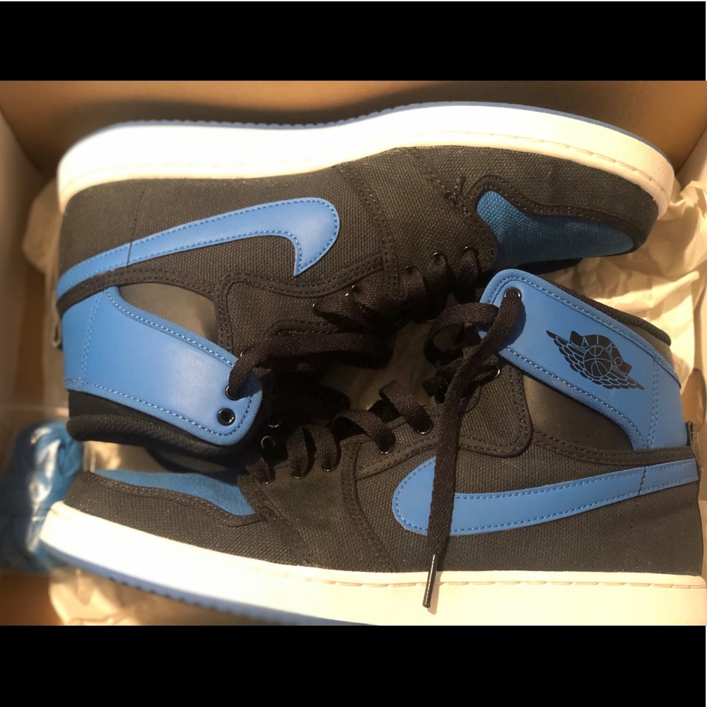 Jordan Sneakers in Black and Blue